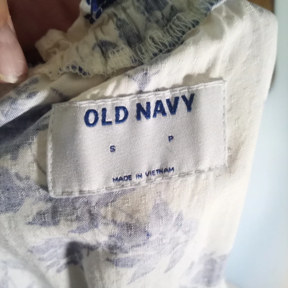 Old Navy Blue and White Floral Blouse - Picture 2 of 4
